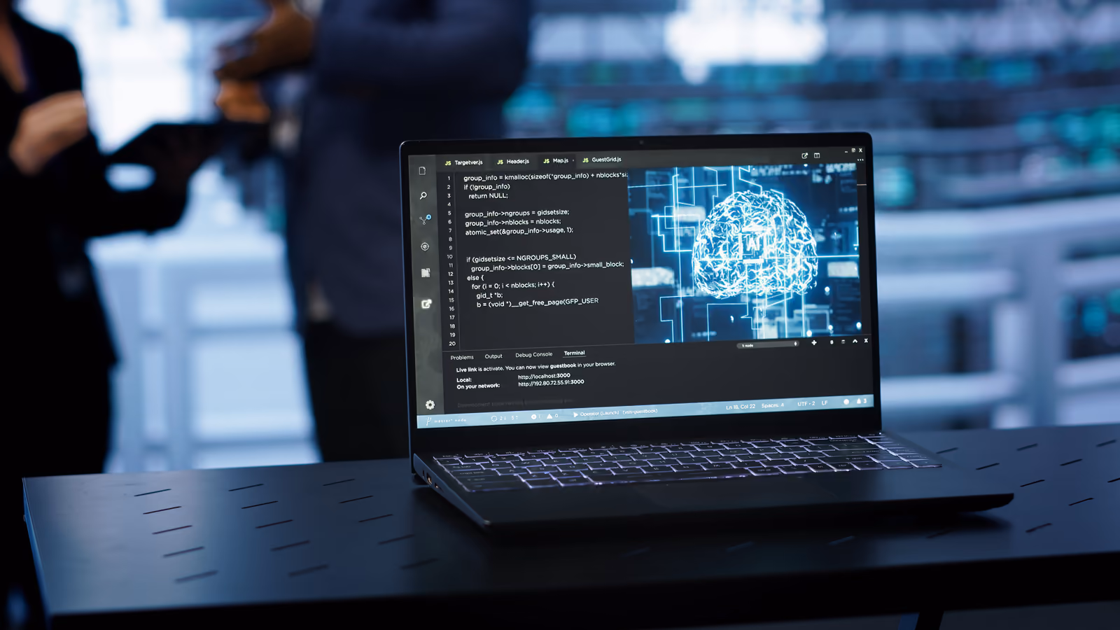 Portátil con un esquema de inteligencia artificial en pantalla, base del GEO Portátil con un esquema de inteligencia artificial en pantalla, base del GEO