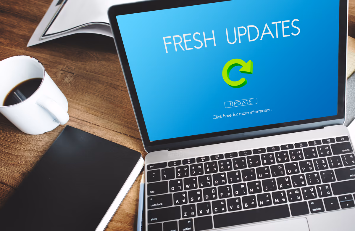 Pantalla de ordenador mostrando un aviso de nueva actualización de software disponible
