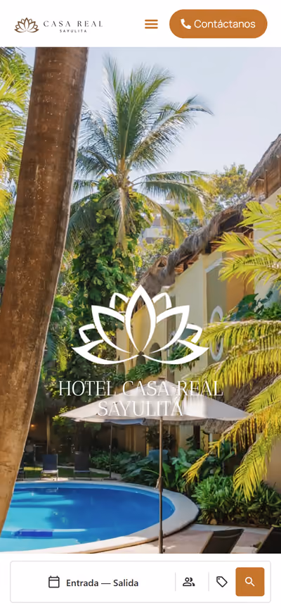 Web de Casa Real Sayulita en móvil: página de inicio